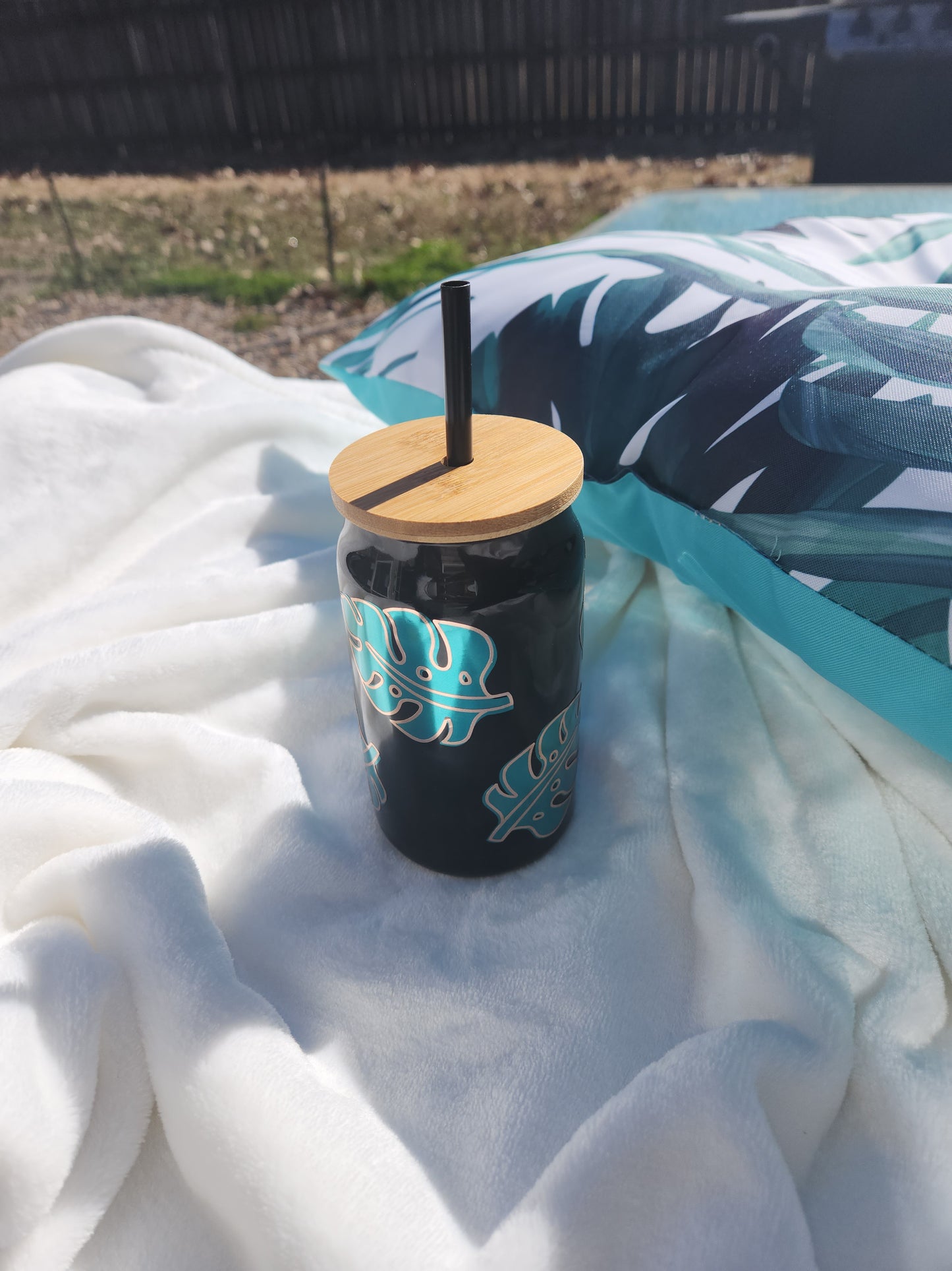 BLACK GLASS CAN TUMBLER PALM LEAVES